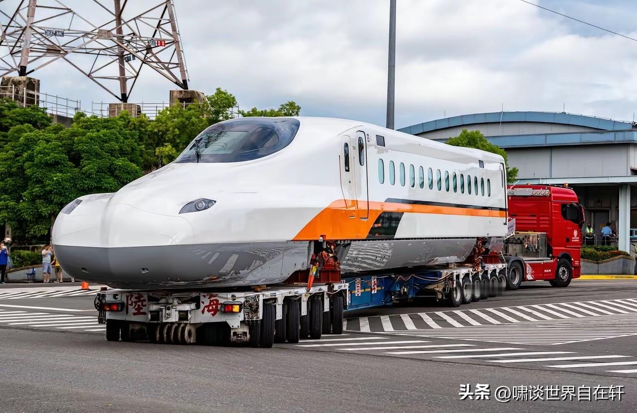 湾湾高铁首列从日本引进的N700ST“鸭嘴兽”运抵高雄​​​​。
湾湾真够恶心的