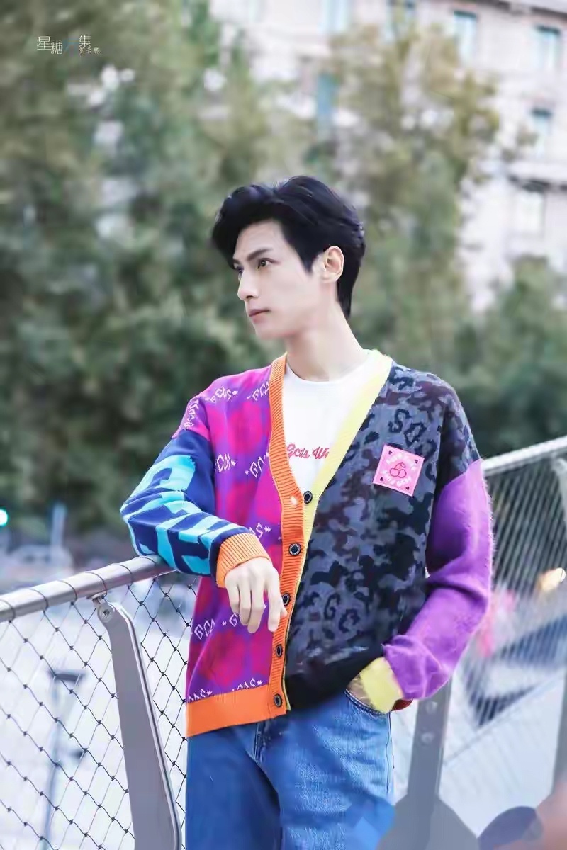 罗云熙认真穿搭起来，魅力真的藏不住，和以往清冷仙气的样子判若两人，风格转变超吸睛