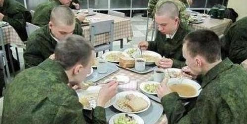 1994年，俄罗斯军方大手一挥，从中国订购了5000箱泡面当军粮，谁知，货刚到没