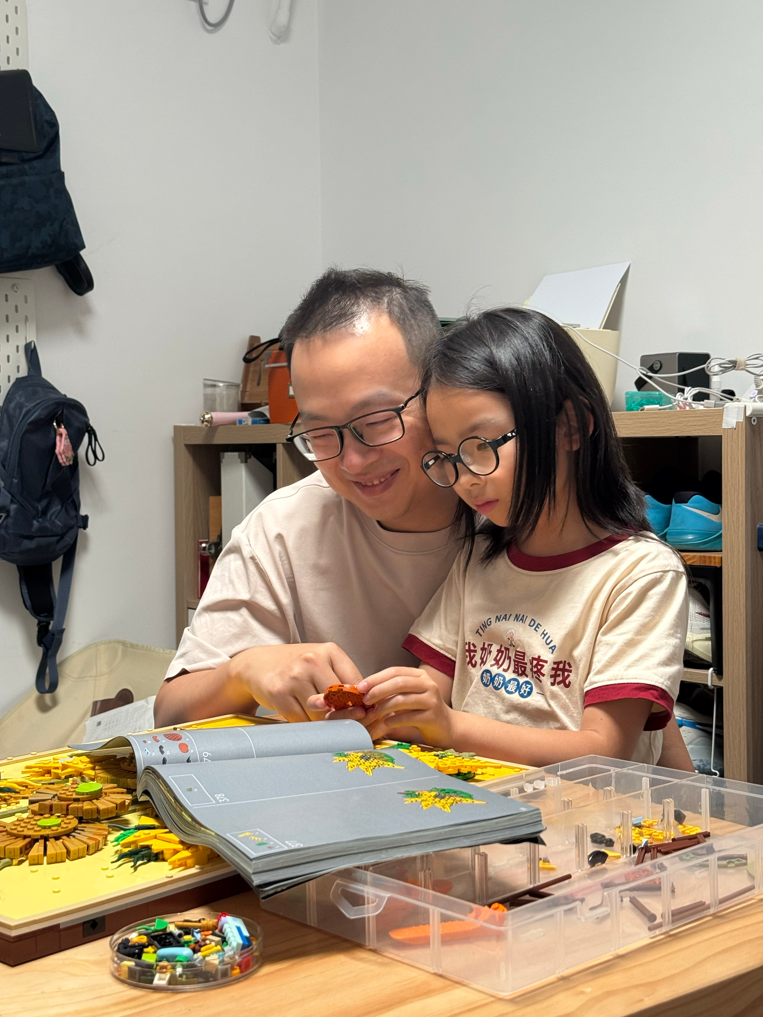 安姐今天算是进入自主安排作息状态了昨天和前天都是我催的她催完她催她爹因为她在书房