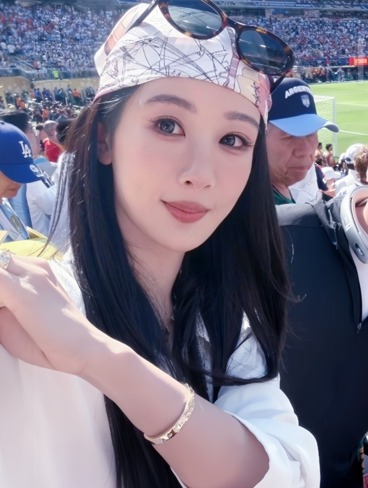 杨紫看世界杯 我紫宝真的很好看