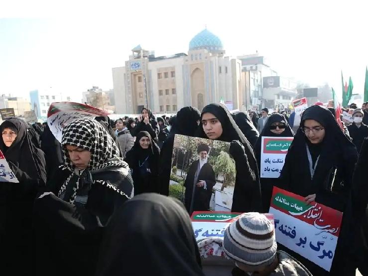 伊朗大变局进行中。
如果成功，那么国际政治的版图，恐怕又要在短时间里迎来一次洗牌