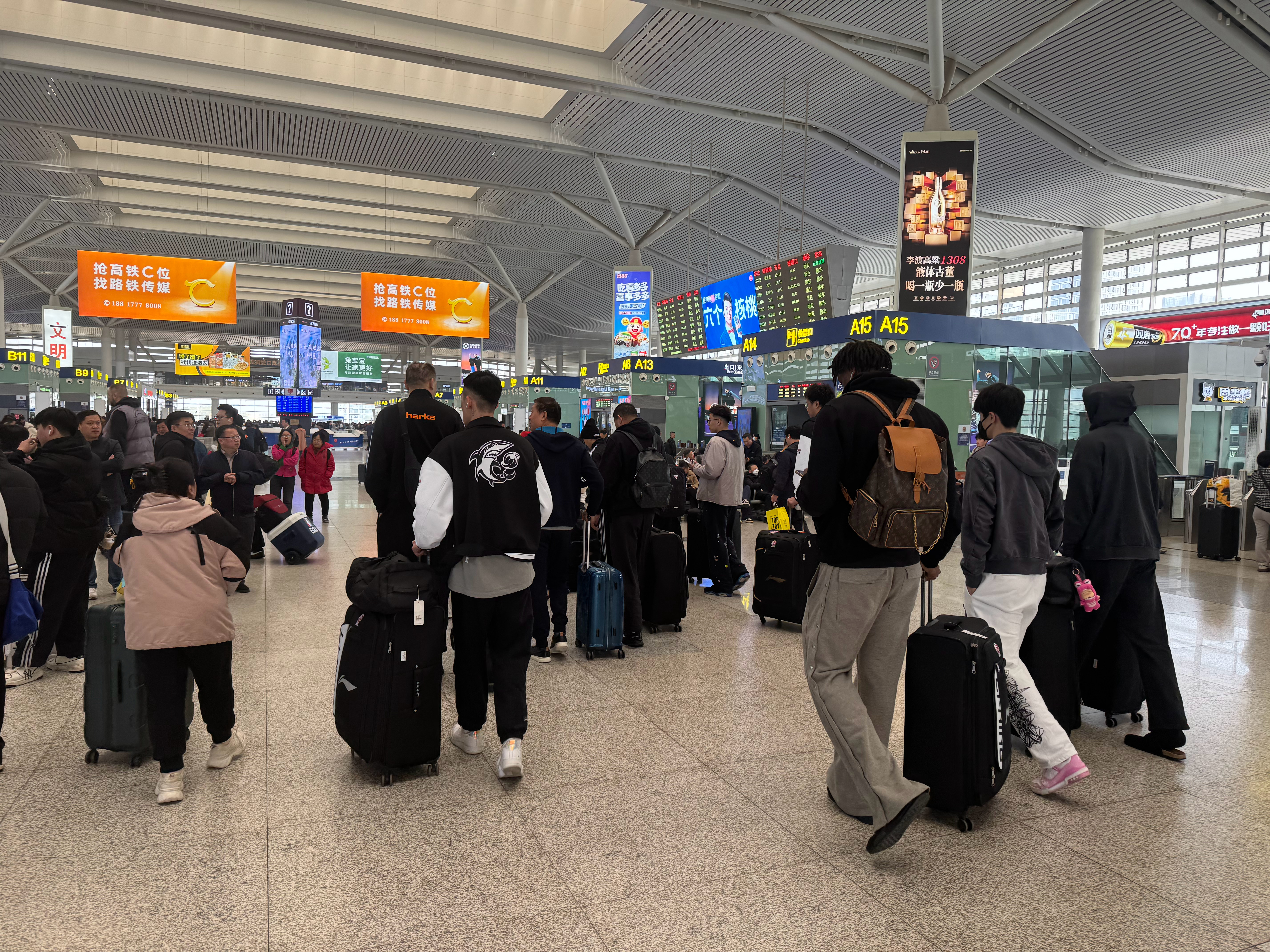 听说是打篮球的，有人认识吗 南昌·南昌西站