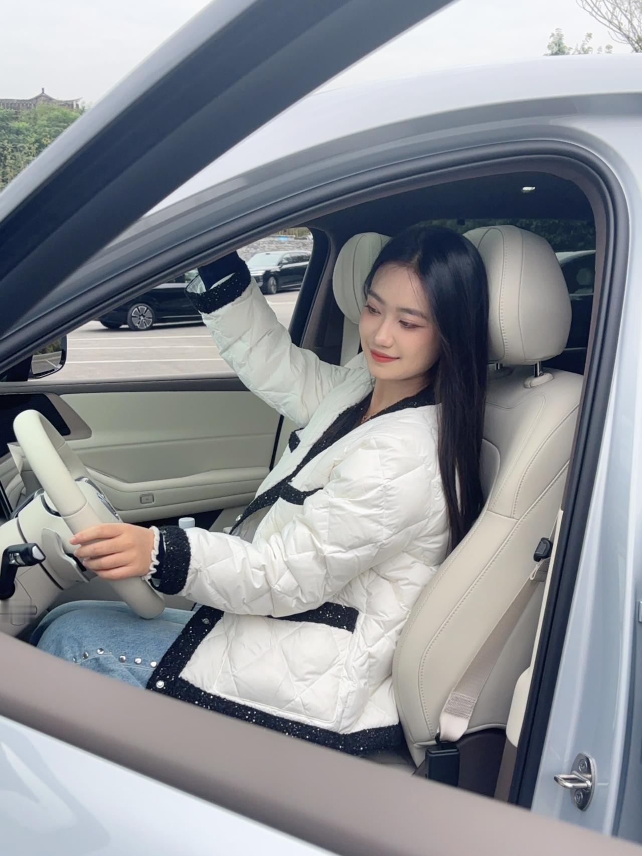 家人们，不是我不高，嘿嘿，是腾势N8L真的好霸气！期待一下腾势N8L上市发布会-