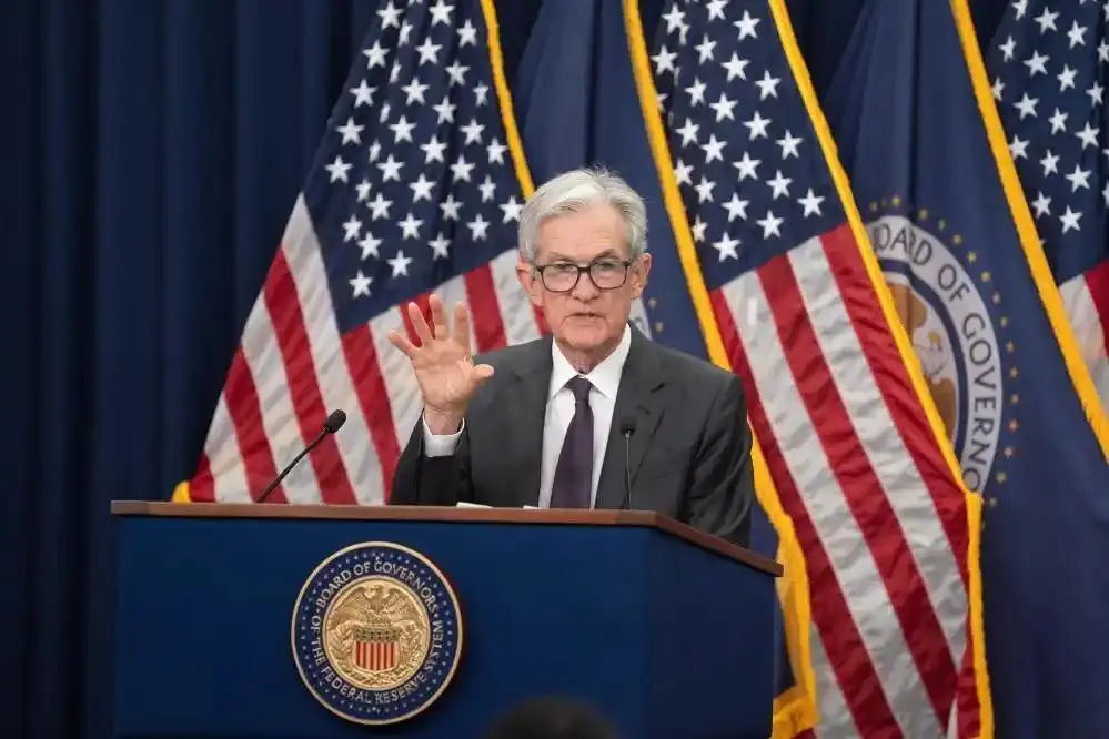 美国终于扛不住了 降息 美联储议息会议