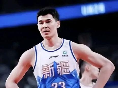 CBA签约消息：据知名篮球自媒体人付政浩报道，阿不都沙拉木和新疆男篮续签的是一份
