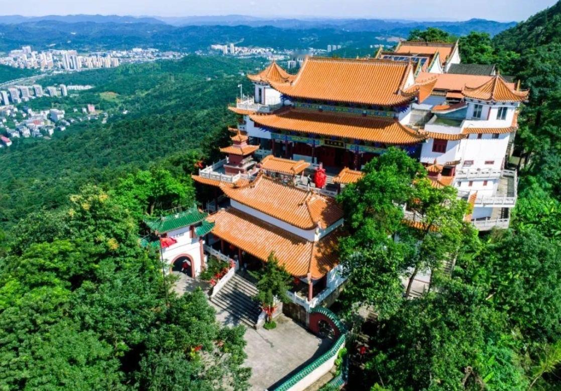 在国内哪个地方的风景最美苏仙岭藏于郴州城市怀抱，素称天下第十八福地，以清灵秀雅独