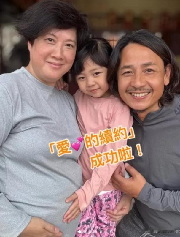 TVB前艺人黄泽锋官宣58岁的妻子陈丽丽（Lilian）怀上二胎的喜讯。
两人在