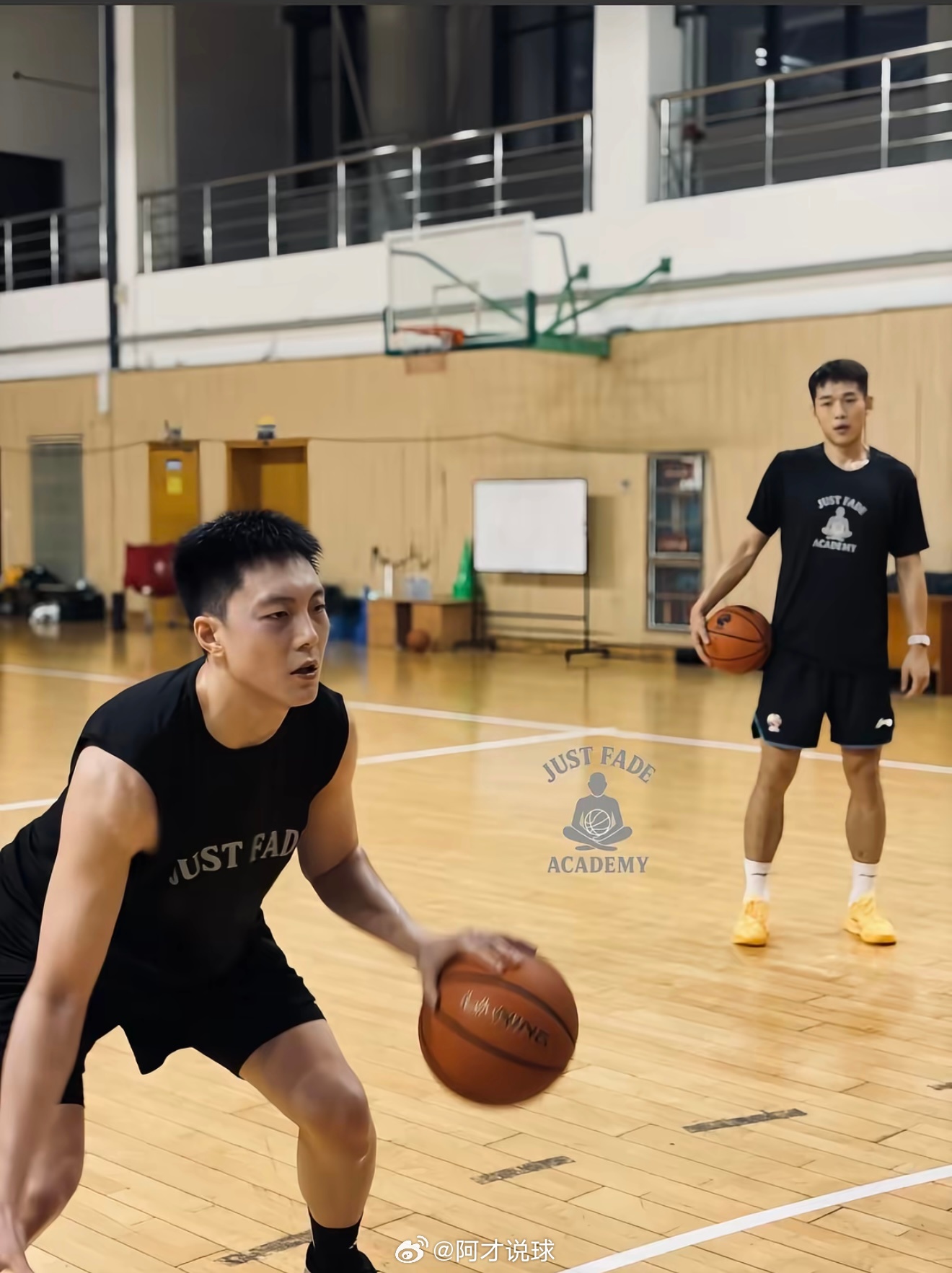 “进步不能停”胡明轩&陆文博一起训练🏋️♀️胡明轩广东宏远阿才说球CBA广东宏