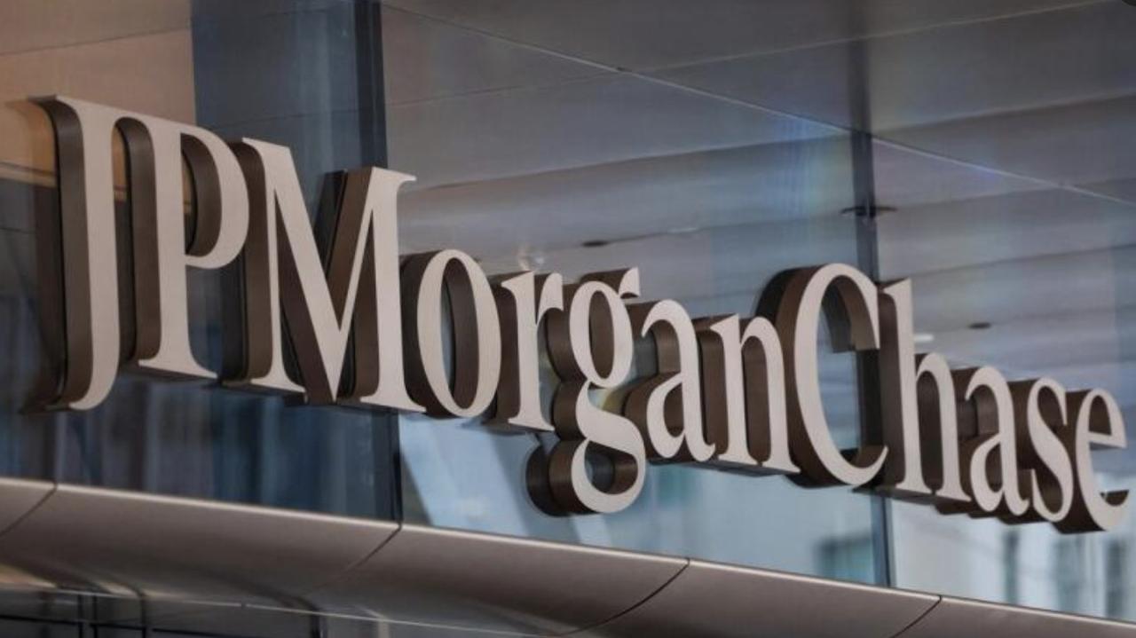 特朗普向美国最大银行摩根大通及其掌舵人戴蒙发起50亿美元的天价诉讼，掀起一场政治