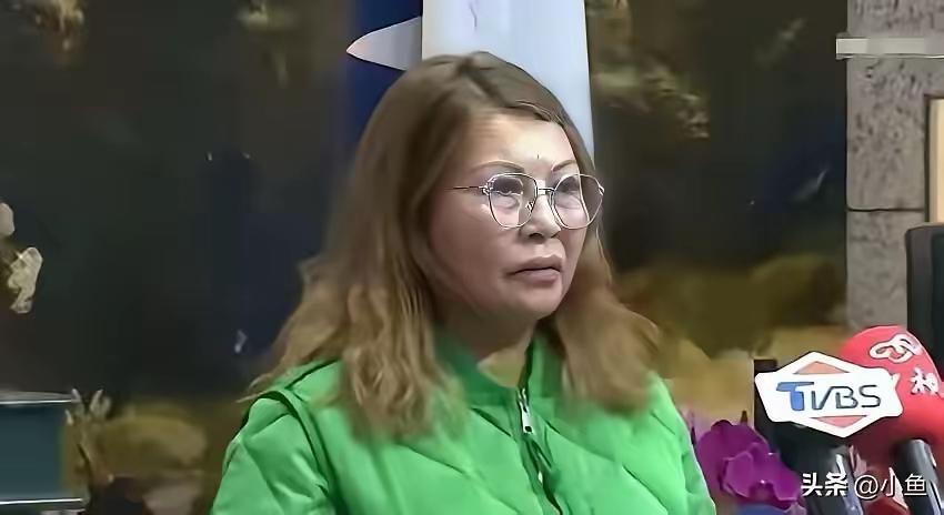 怒斥戳破虚伪：国民党两岸政策困局引众怒
 
11月26日的国民党中常会上，身着绿