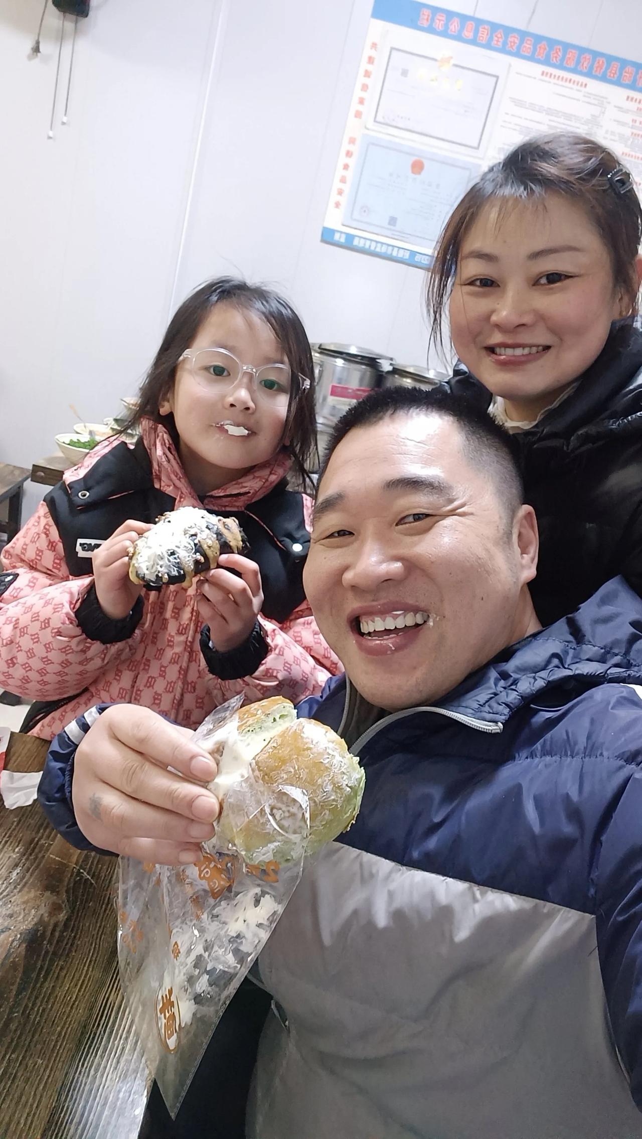 真为当初自己的选择感到庆幸，在一个小县城买一间自己的门面开早餐店。平均每天买10