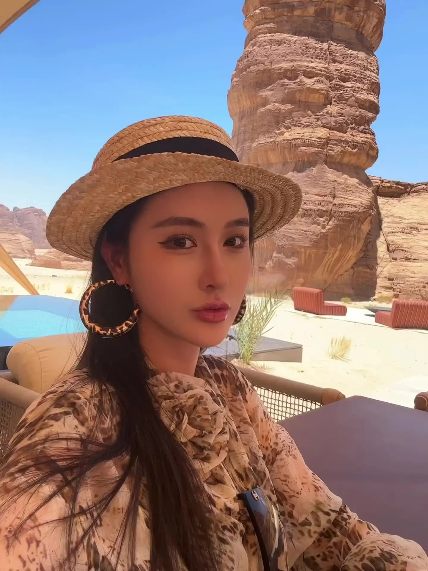 成年人的世界没有童话 只有筹码和代价 人与人 谈价值 讲需求 不谈感情