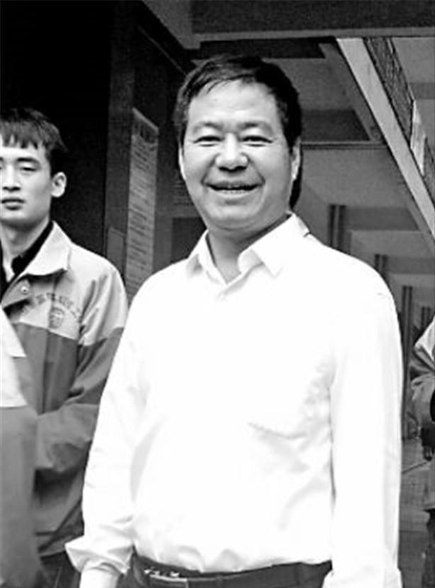 河南农村小子荣兰祥，1986年跟岳父借了500块创业，开了蓝翔技校，后来成了名人