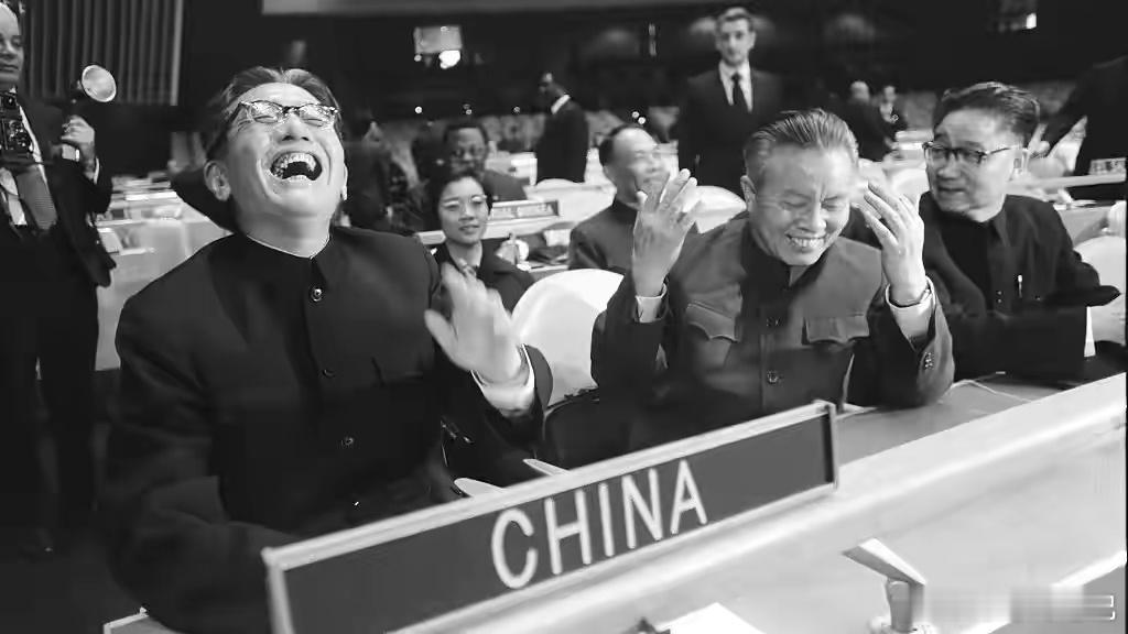 《战国策》说：“前事不忘，后事之师。”历史已经反复证明，甘当棋子的人，最后都会变