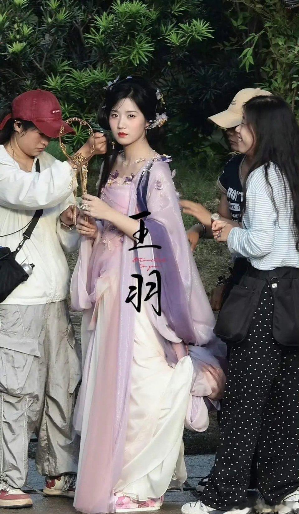 卢昱晓看上去怎么长胖了一点点？ ​​​