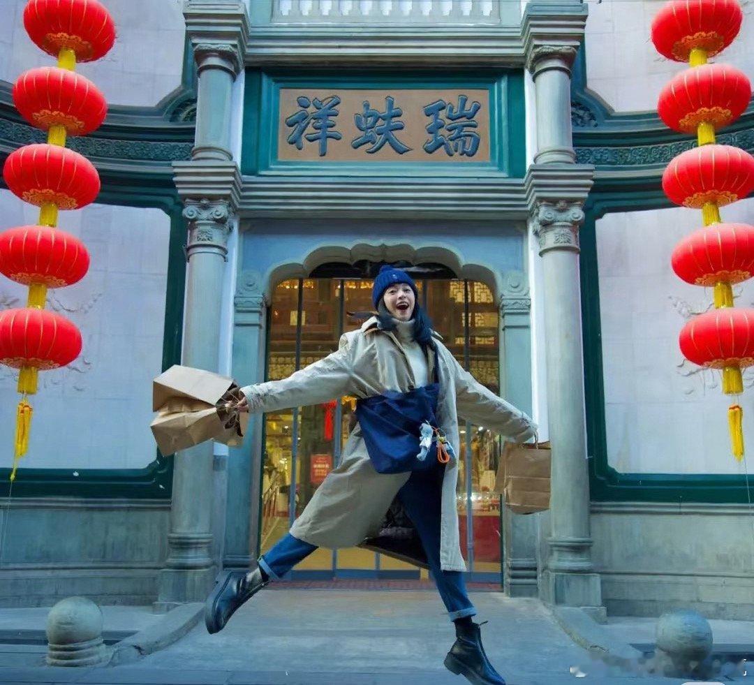 乌鲁木齐飞深圳的几个小时咋发生这么多事情微博女王离婚…零跑发财报极氪X8发布一眨