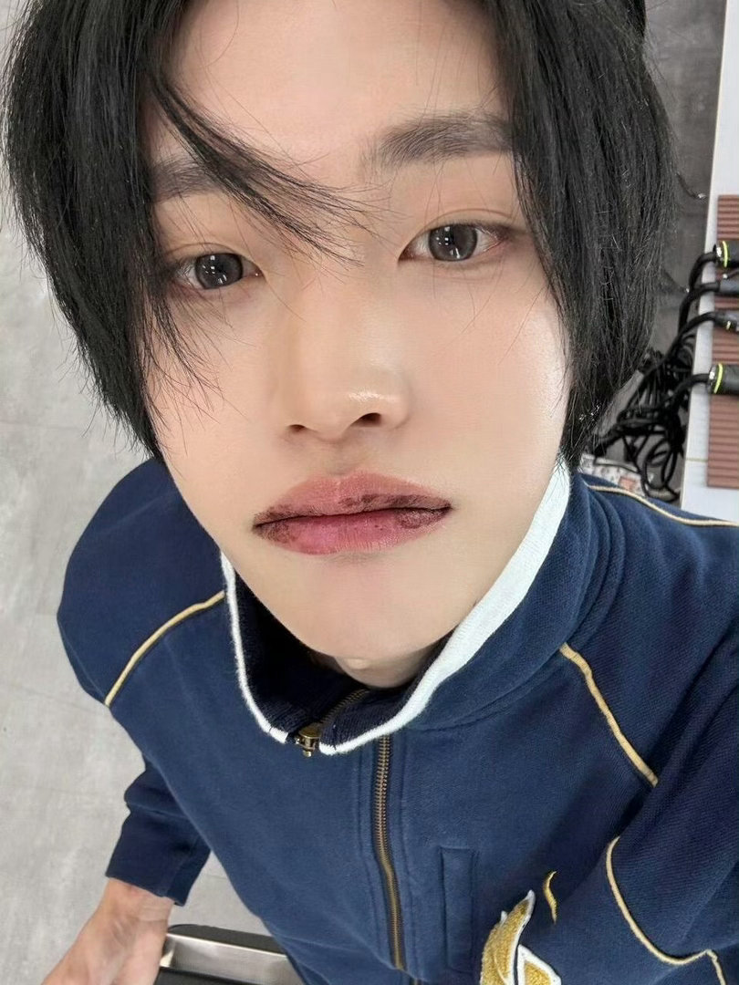 朴元彬你心画歪了被这个元彬萌晕了，私下也是特别可爱的小猫呀期待WIEA澳门的舞台