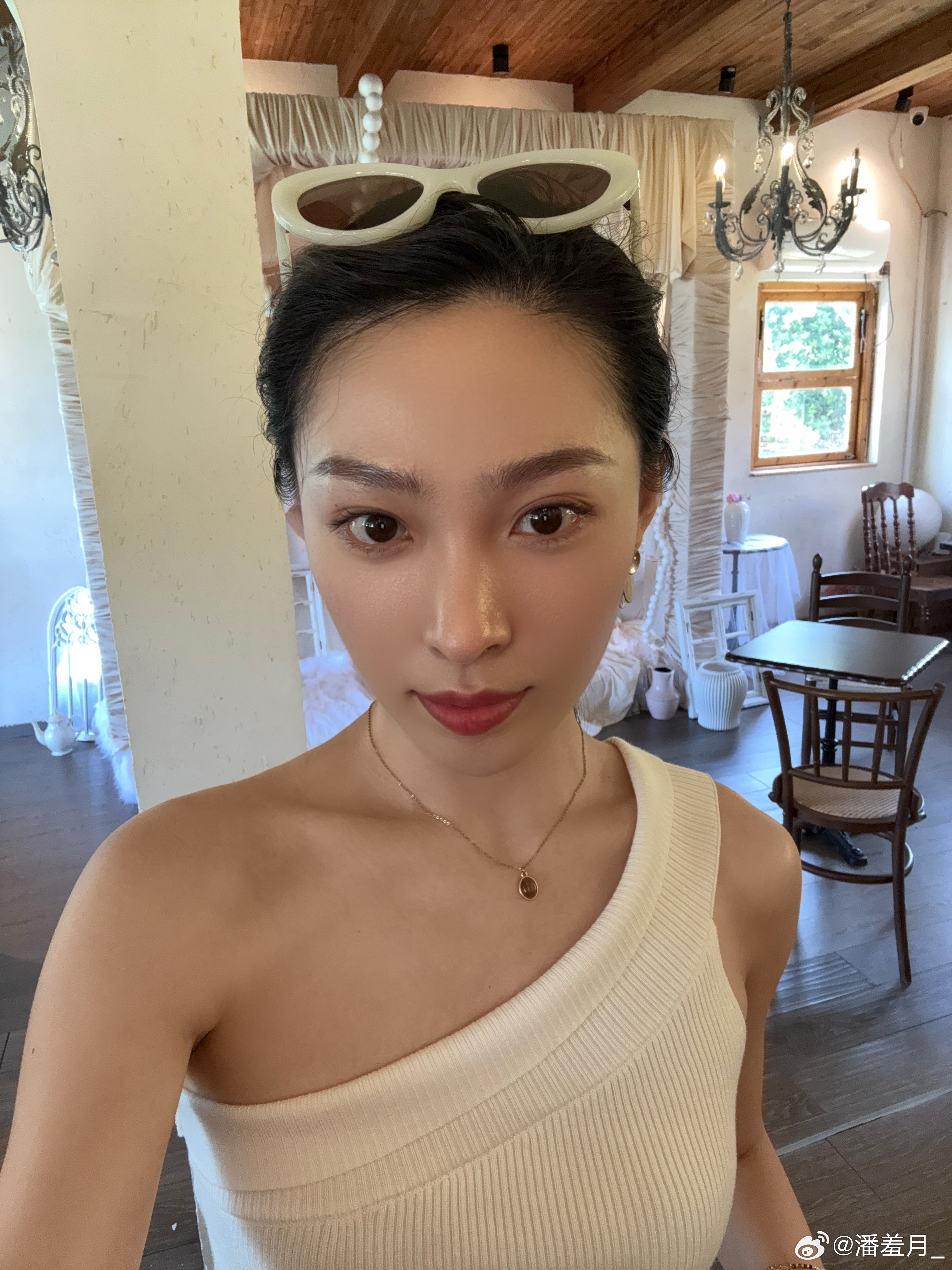 我好像真的很喜欢木头，尤其是喜欢这种小木屋，呆在里面就有一种莫名的安全感和包裹感