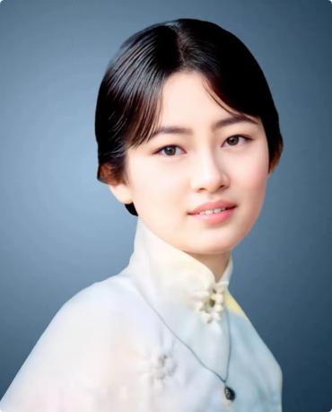 林徽因说：
“我不害怕老去，
我害怕的是，
我们在暮年时重逢。
你白发苍苍，
牵