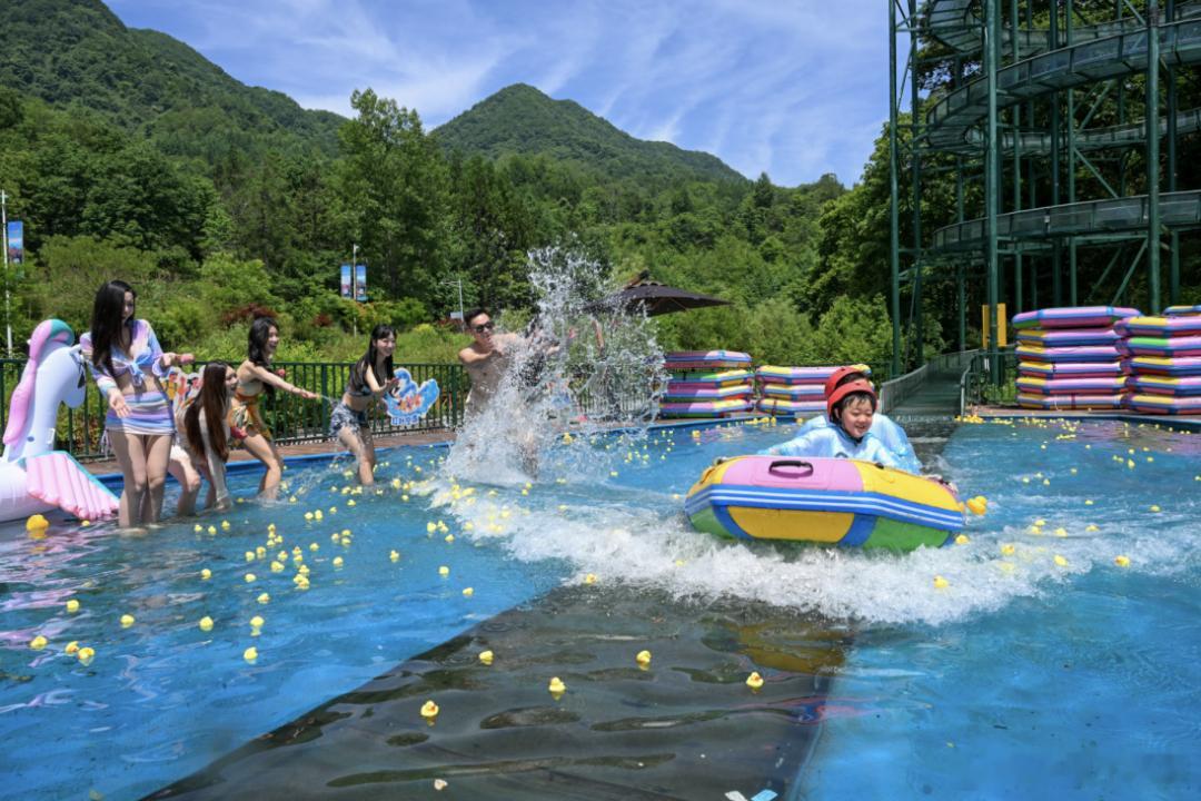 体验山野里的吉尼斯漂流就来光雾山在光雾山坐吉尼斯空漂清凉一夏🚗川渝周边短途好去