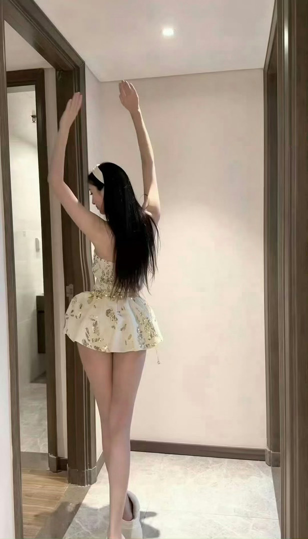 一个人在家自娱自乐一下 ​​​