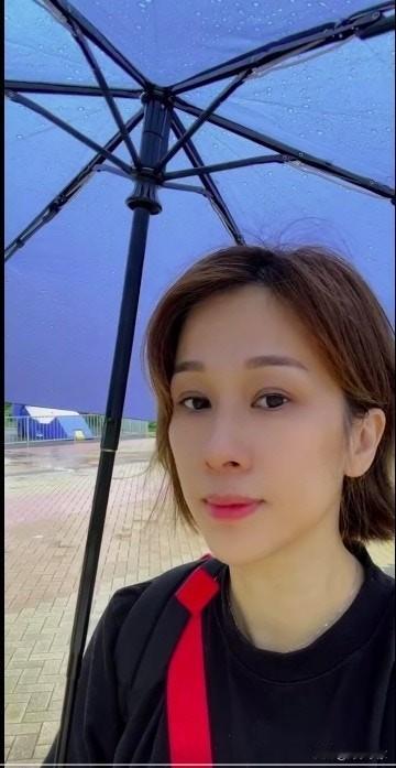 48岁前TVB冻龄美魔女带囡囡游日　女儿暴风式成长跟妈妈成个饼印
48岁的文颂娴