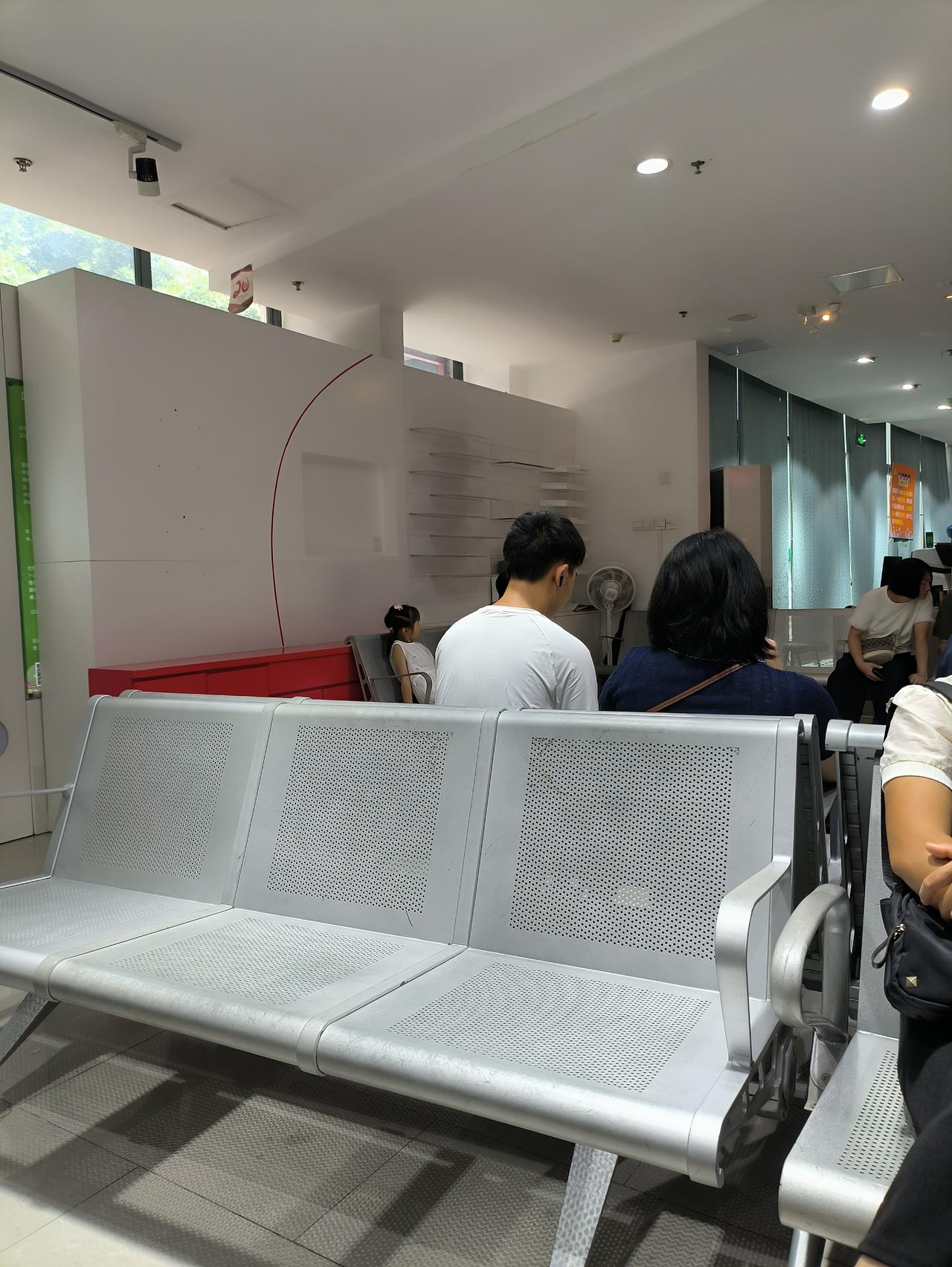 588分福建高考历史类很幸运压线被厦门大学马来分校录取，眼看就要开学了，朋友带着