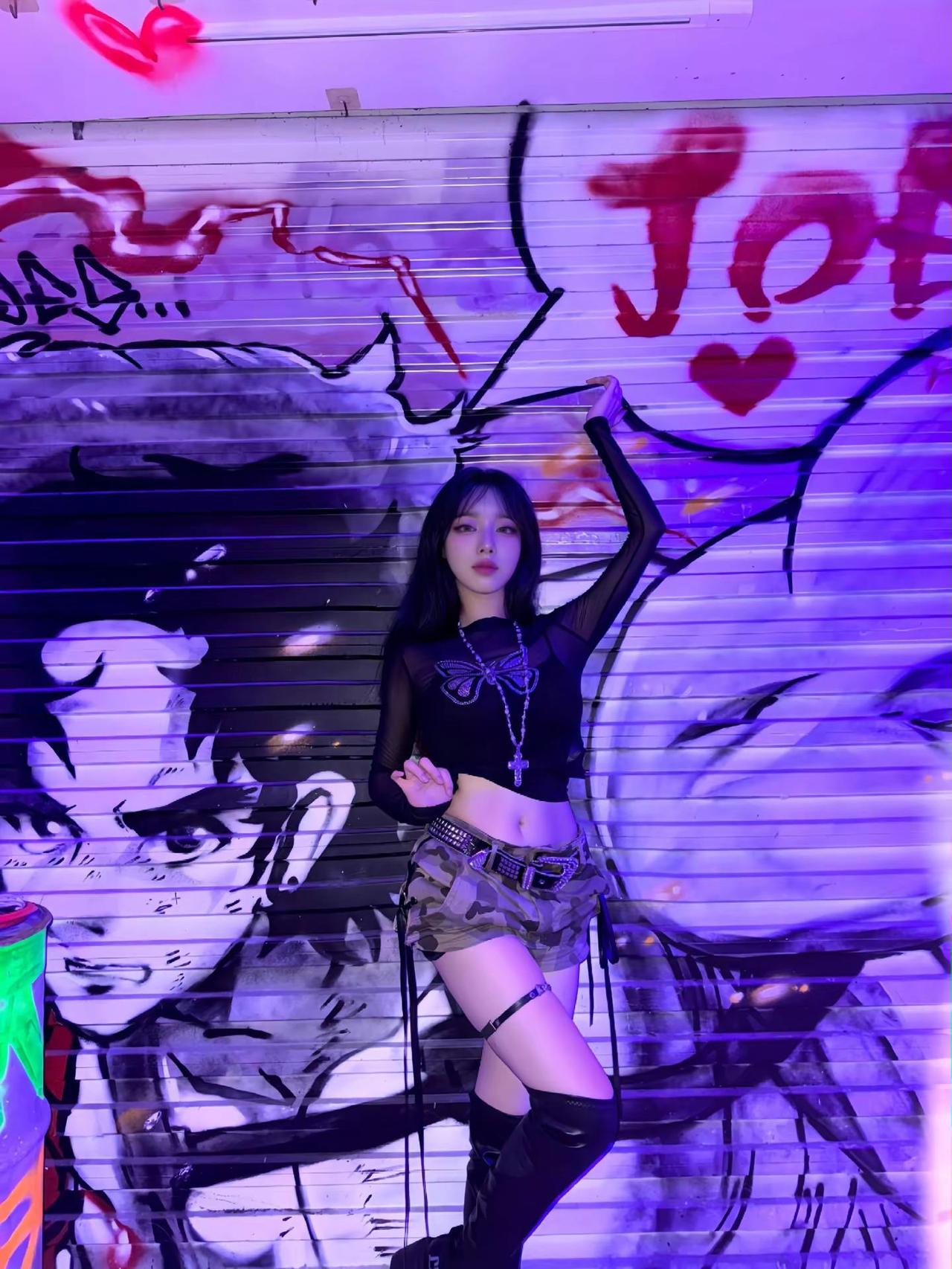 社会才不会管你几岁 也不会因为你是女孩子才让你顺风顺水辣妹 辣妹拍照姿势 辣妹穿