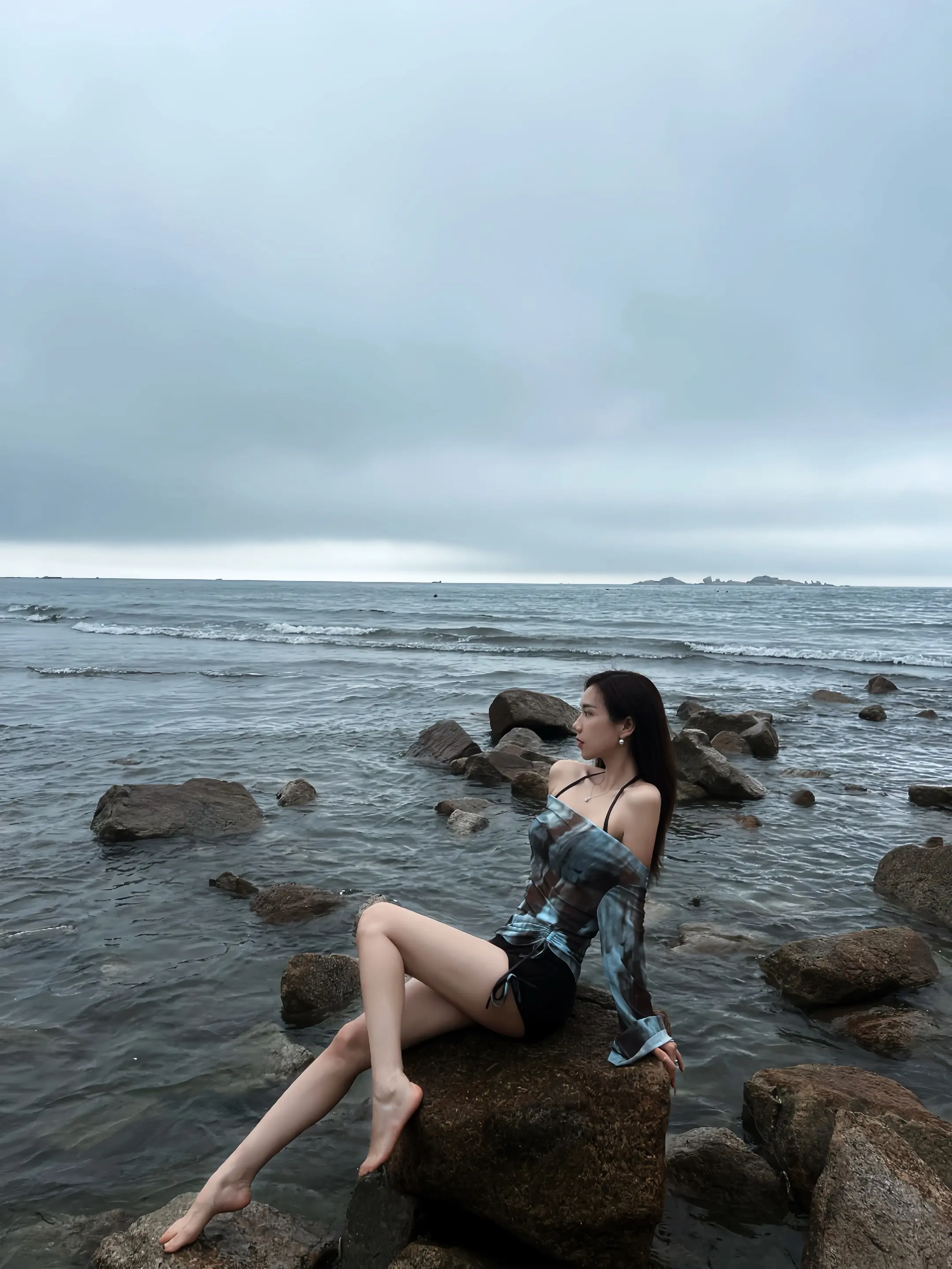 去看阴雨天的海也很治愈。
