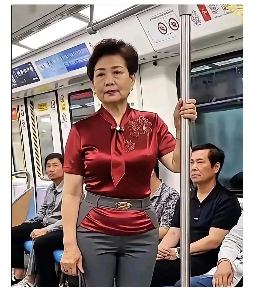 今天在地铁上，看傻了。
真的一点不夸张。

有一位六十多岁的阿姨上来了，她的打扮