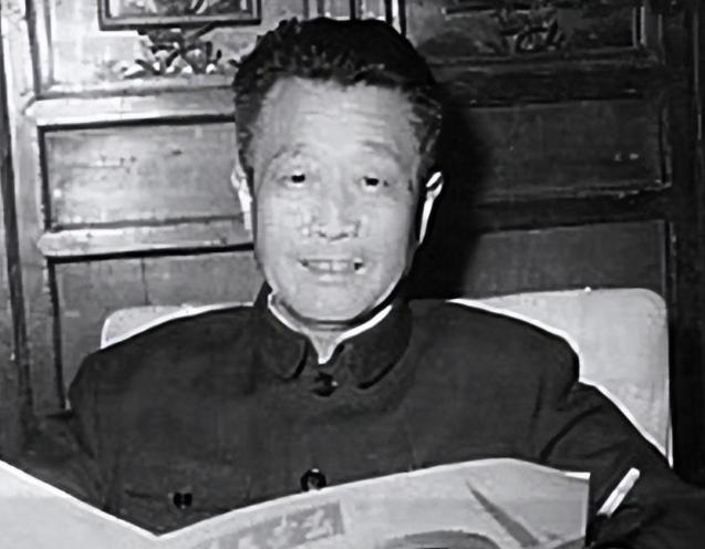 1942年，黄维去点检第五军，杜聿明设宴款待，席间说：“最近天气不错。”
黄维的