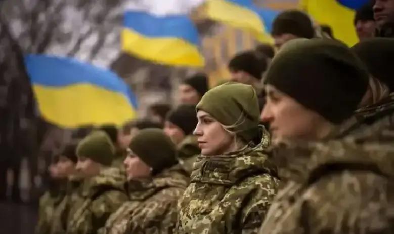 乌克兰为什么不选择投靠俄罗斯？那不是一样能保证安全吗？其实，乌克兰如果真的倒向俄