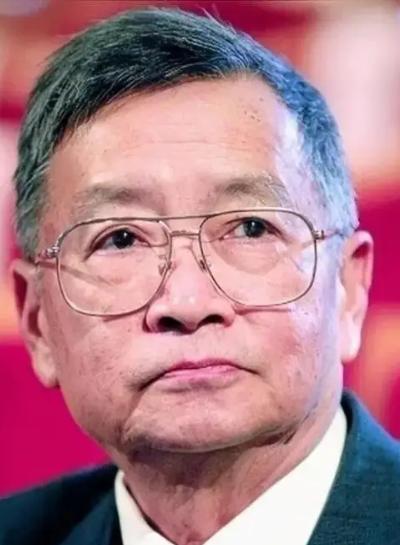 1969年，37岁梁从诫被下放江西劳动，妻子周如枚立刻提离婚，还给儿子改名换姓，