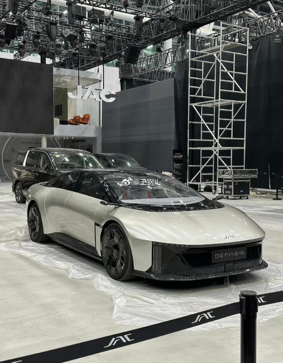 理想要出轿车吗？哈哈哈哈好像呀