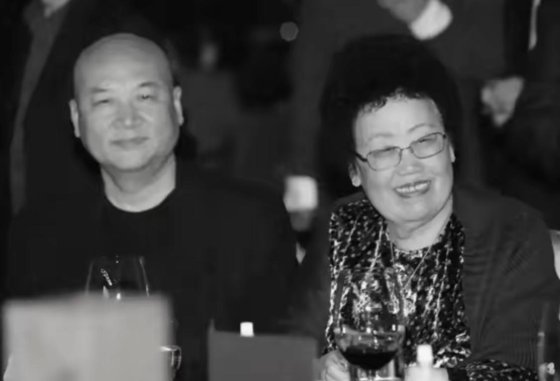 唐僧的老婆陈俪华去世，家人是在她去世48小时后才发布讣告的。刚刚给嫣然儿童医院捐