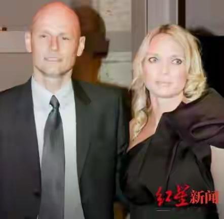 挪威主帅淘汰巴西后拥抱妻子，曾心脏骤停12分钟被宣布临床死亡 坦言妻子是主心骨挪