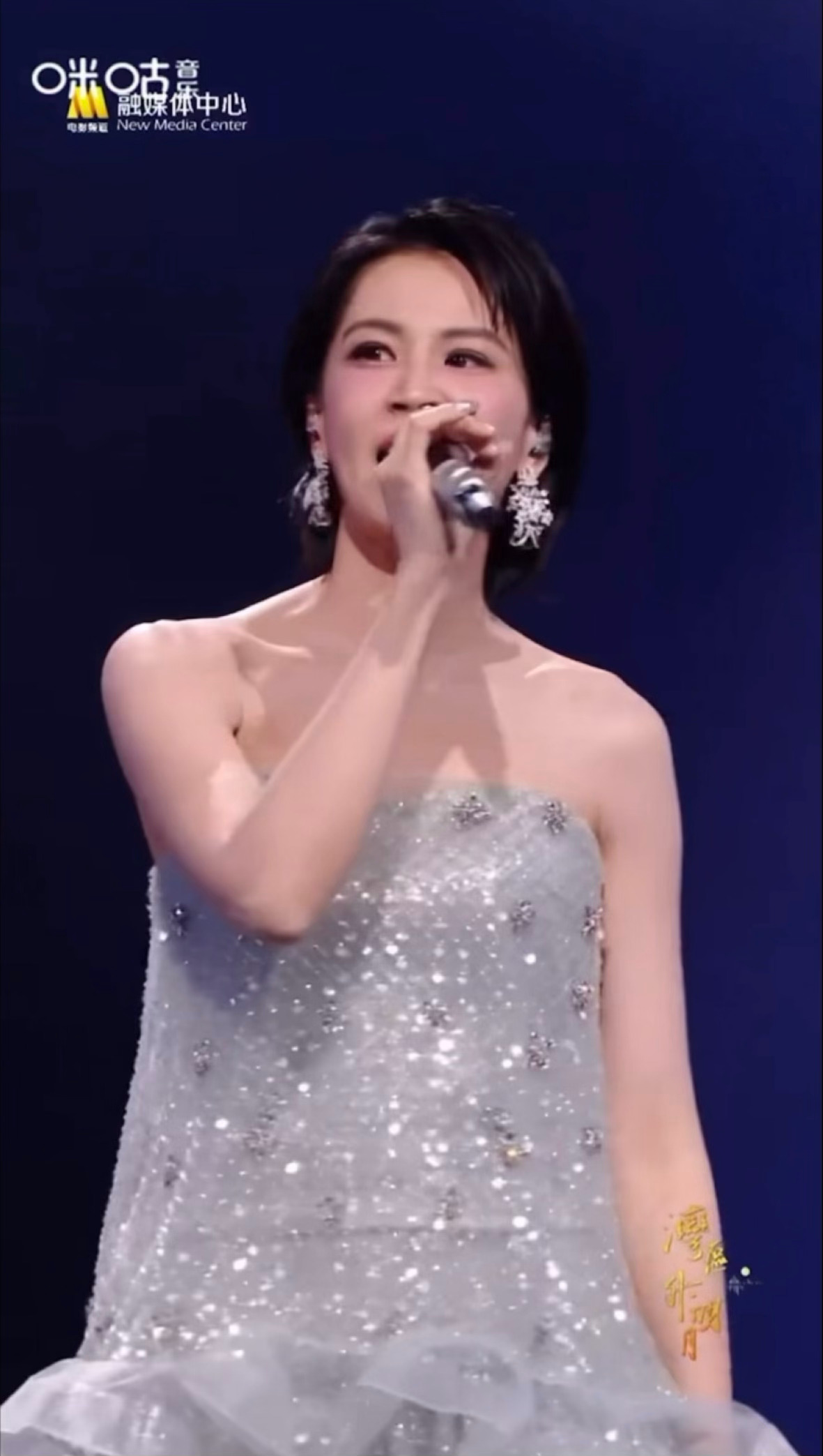 大家可以跟我一起唱这首歌～嘛～～～～～～～ 曾沛慈 什么真唱假唱这是原唱 ​​​