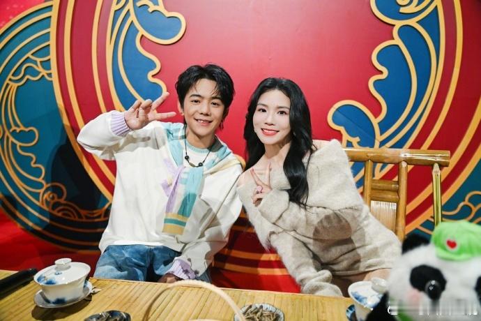 丁真官宣加盟川渝春晚 那个带着清澈眼神和纯真笑容的他，将登上川渝春晚的舞台。真的