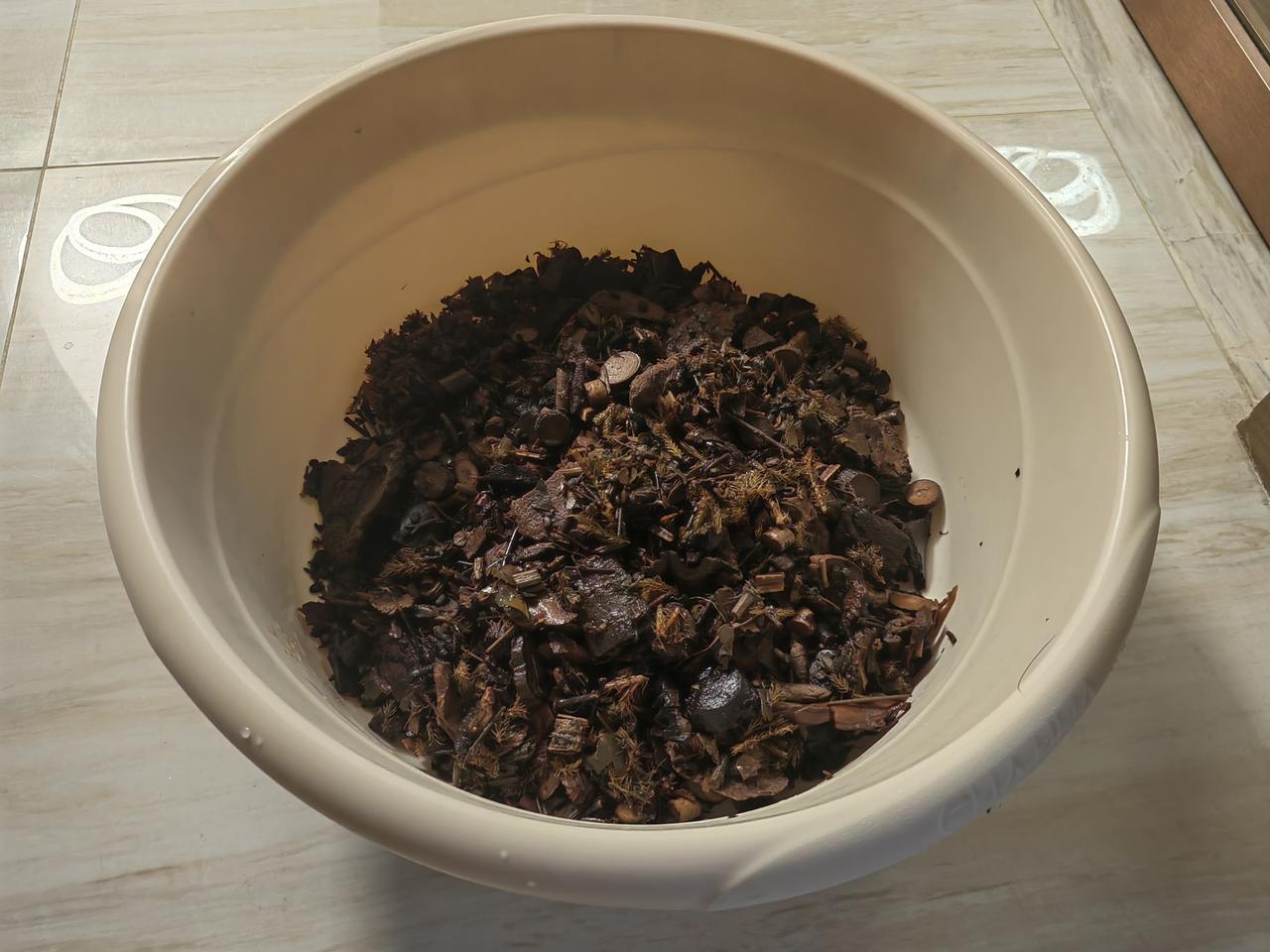 已经至少有两位中医医生，让我用中药药渣泡脚。我不理解的是:我是脊髓型颈椎病因脊髓