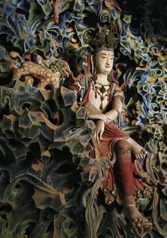 也许以前的你，总是眼巴巴地盼着别人来爱自己，自己却停留在原地。但现在的你，请一定