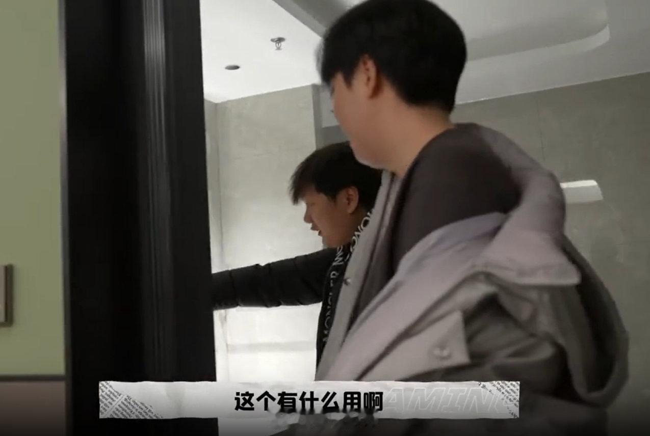 JDG超长搬家vlog来啦，新家的第一顿是披萨大餐，选手坐拥超大训练室和豪华宿舍