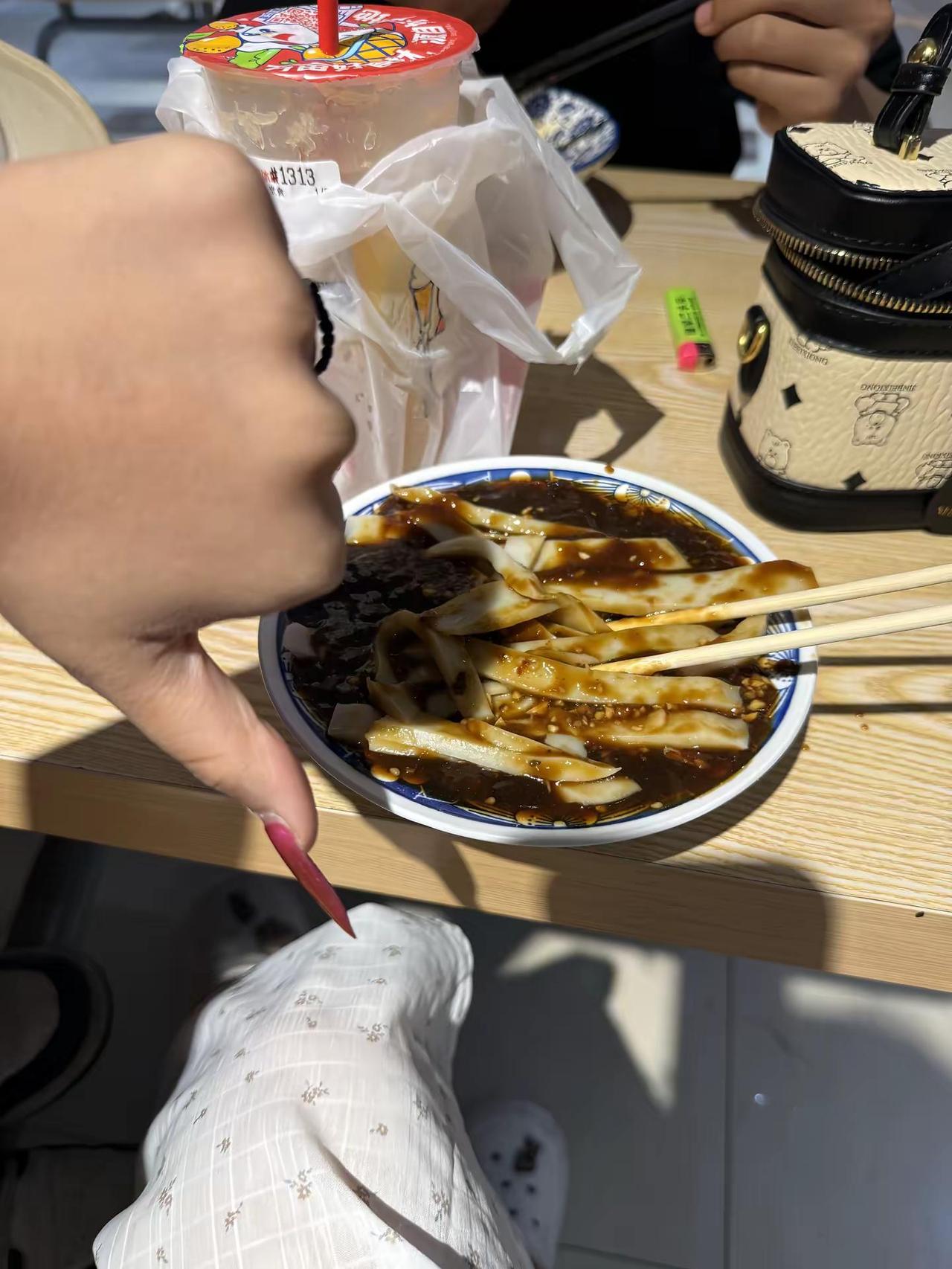 华美六层某鸡排的碗托我真受不了 难吃