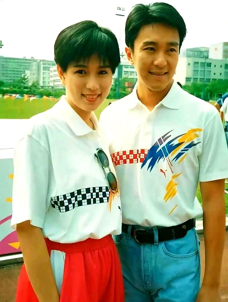 1992年，周星驰的片场，电话响了。
罗慧娟在那头说我们结婚吧，他却用“神经病”