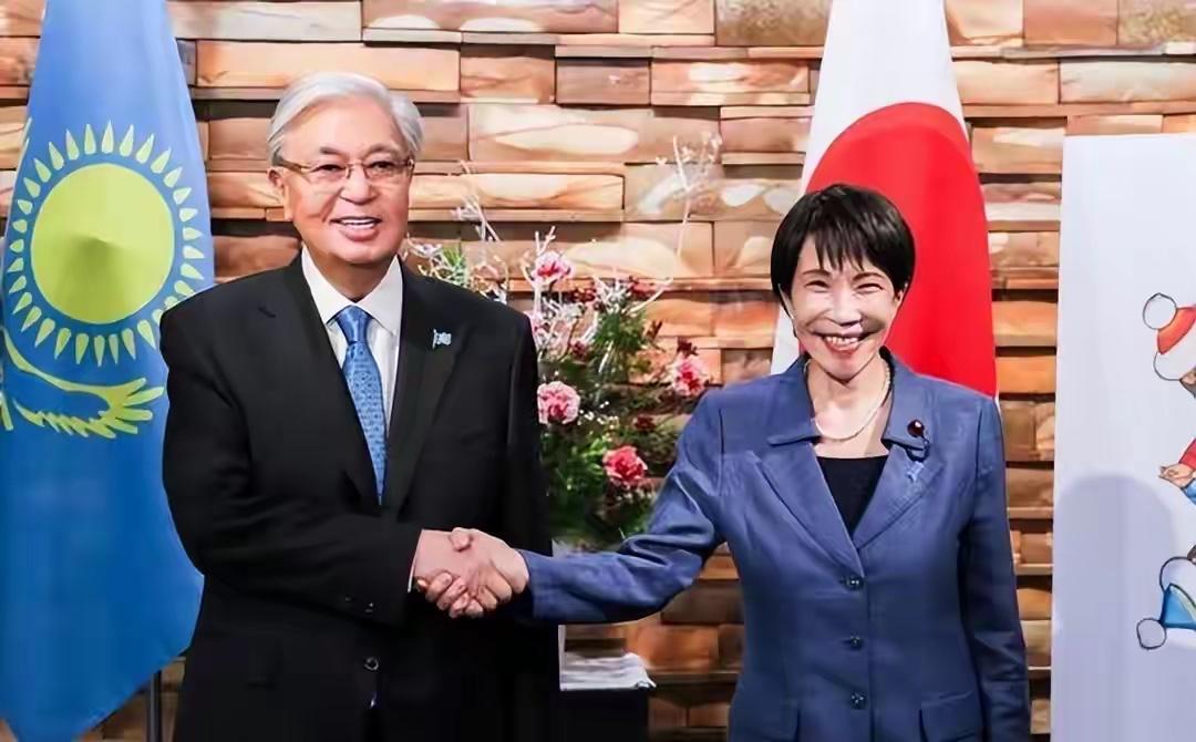 高市早苗开始说梦话了！

本来美伊已经宣布停火，霍尔木兹海峡也开放了，但是以色列