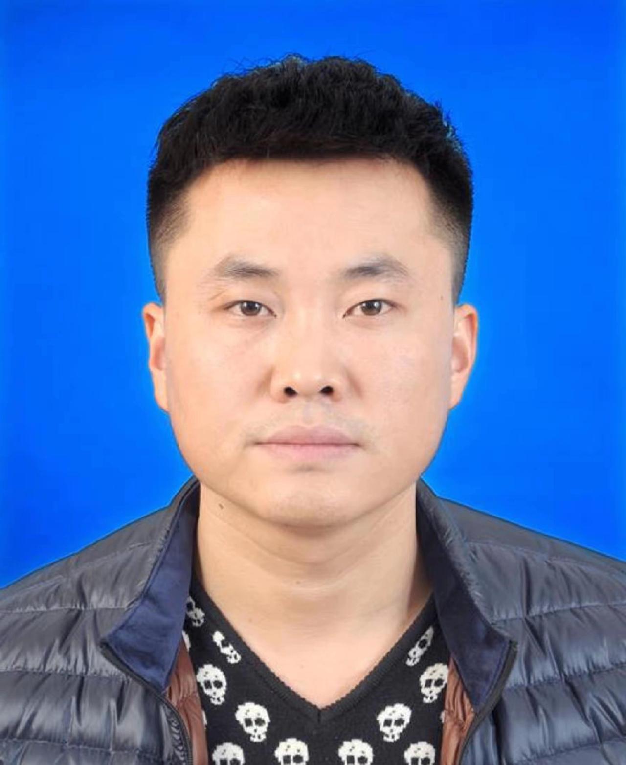 张磊，咸阳市乾县政协办公室职工。
2014年7月6日，张磊和几个朋友在乾县大北沟