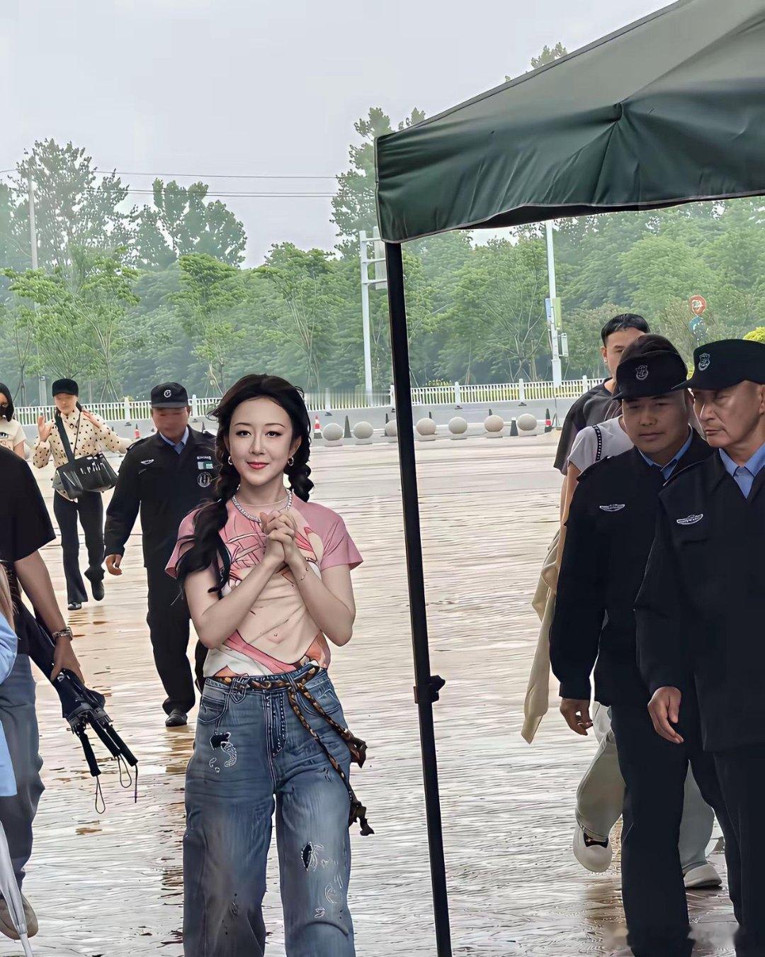 不怪那么多人想娶她，确实美若天仙！倾国倾城！ 