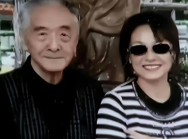 1988年，台湾老兵携妻女回家看望原配妻子，谁料原配妻子在看到他后，竟然直接打开