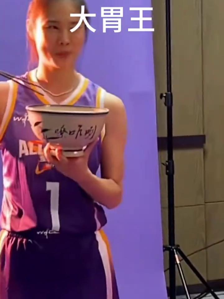 吃货老六。
大胃王。