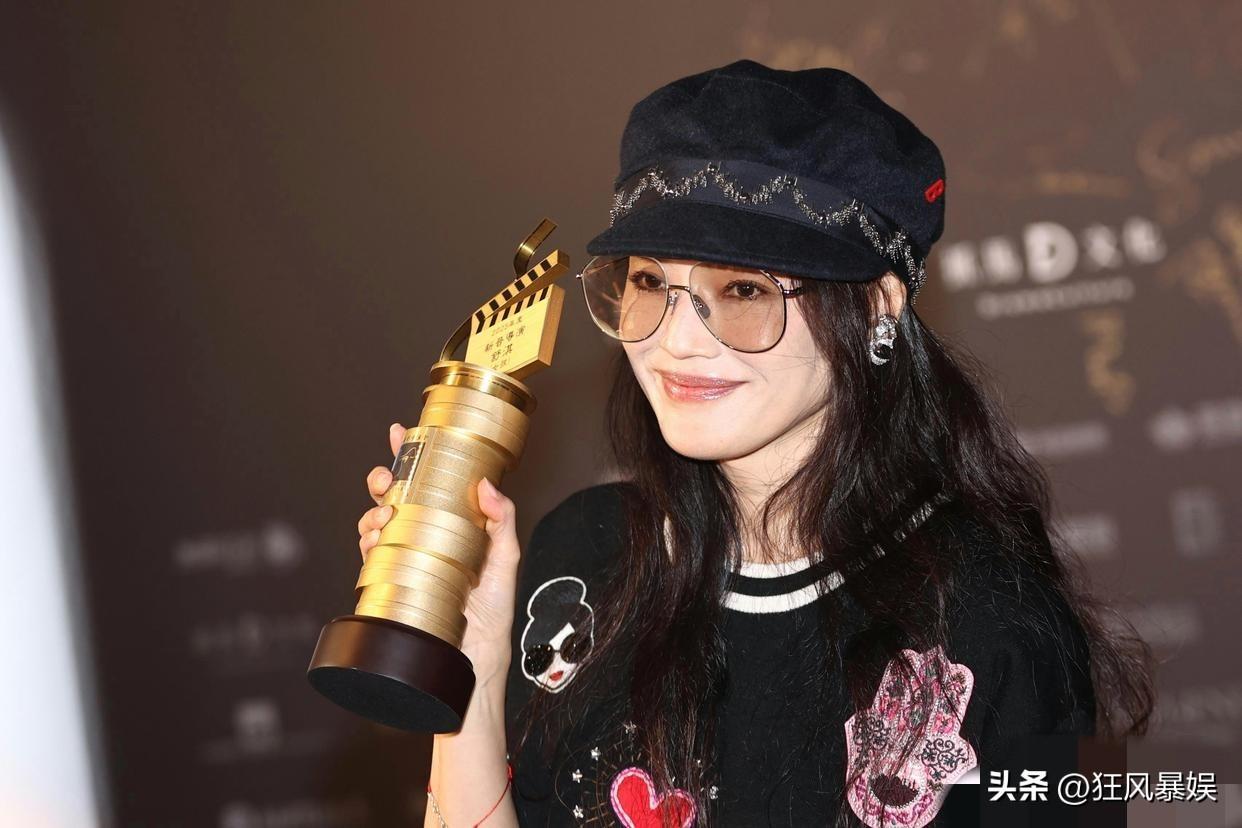 舒淇，被刘伟强爆料“耍大牌”，本人亲自回应！

昨晚的香港电影导演会周年晚宴，舒